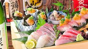 刺身盛りと蕎麦のイメージ